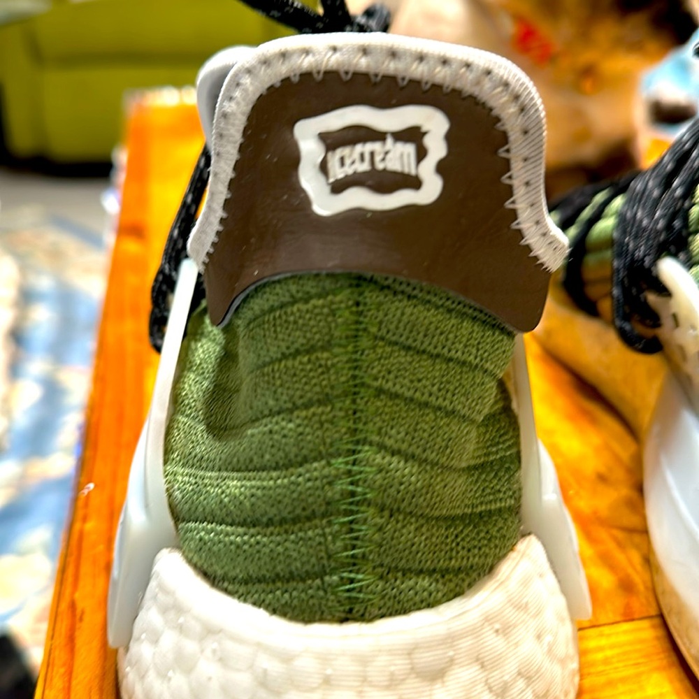 Running Dog Pharrell Adidas